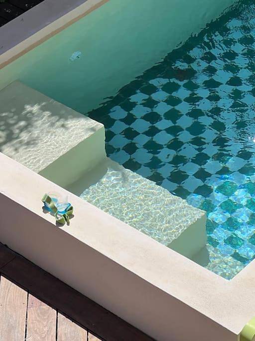 Le Souvenir - maison climatisée & bassin méditerranéen in La Ciotat, Marseille en omgeving