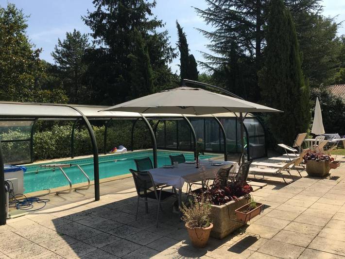 Gîte pour 6 personnes, avec Balcon et Terrasse ainsi que Jardin et Piscine à Baurech