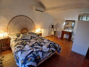 Chambre d’hôte pour 2 personnes, avec vue et jardin, animaux acceptés à Arles