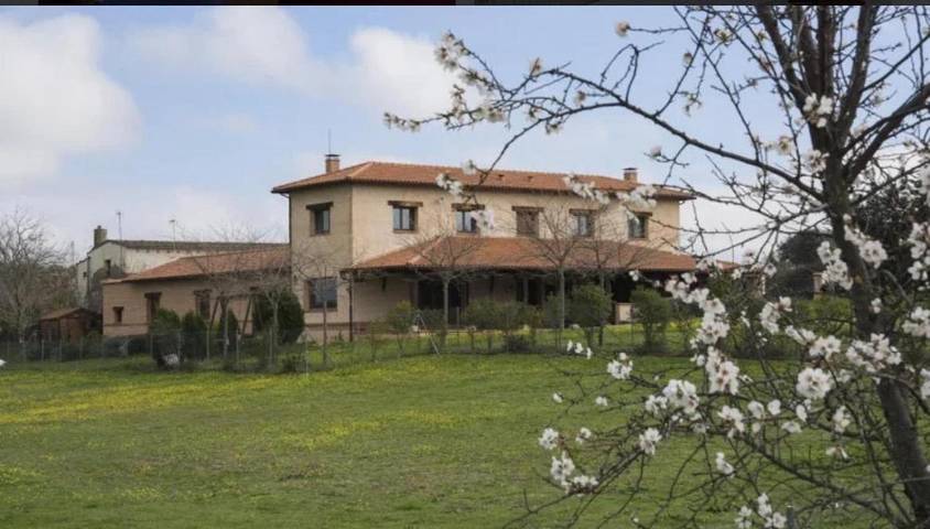 Casa rural para 17 personas, con vistas y terraza, Se admiten mascotas en Campana de Oropesa