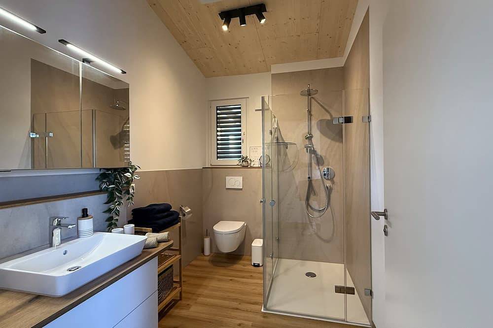 Helles Ferienhaus mit 2 Terrassen in Uttenweiler, Landkreis Biberach