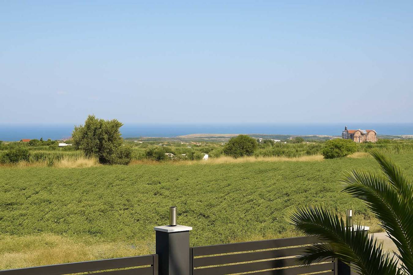 Villa Erytha - Serene Retreat with Views & Garden in Thessaloniki region