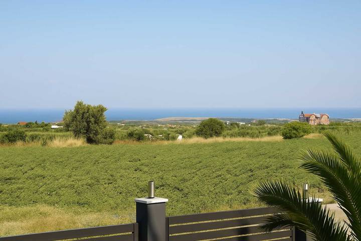 Villa Erytha - Serene Retreat with Views & Garden in Región de Thessaloniki