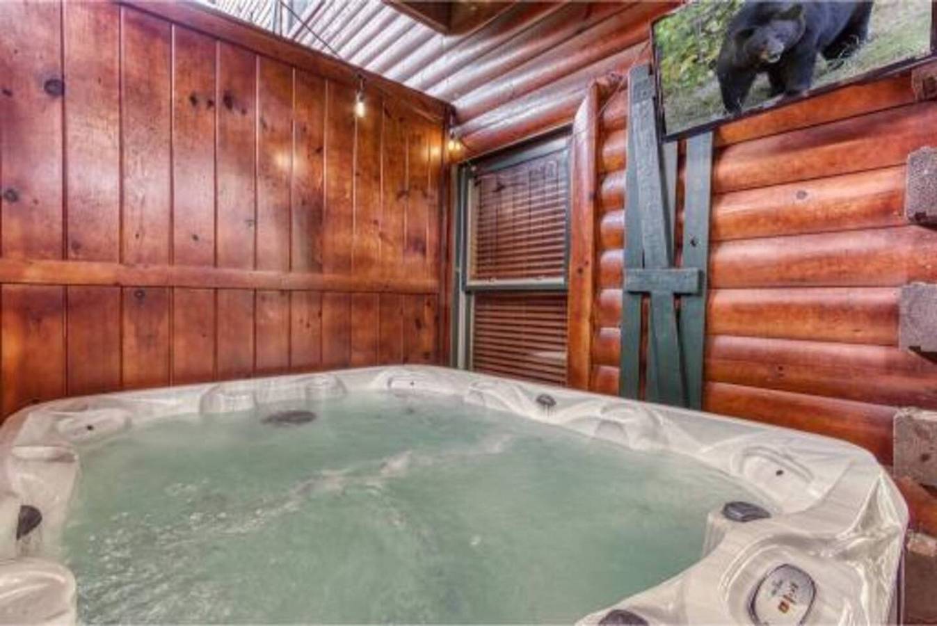 Entire apartment, Dreams come true with this Luxury Cabin! in Gatlinburg, Sevier County
