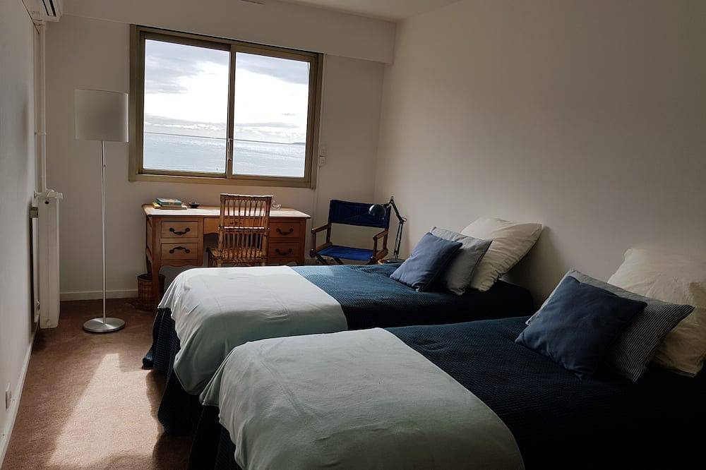 Ganze Wohnung, Renovierte Wohnung 2018; Balkon mit Blick aufs Meer, drei Zimmer (76m2), privater Park in Cagnes-sur-Mer, Mittelmeerküste (Frankreich)