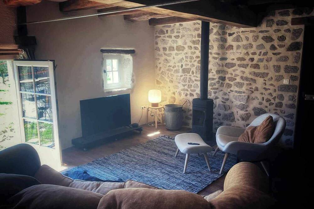 Vakantiehuis in groene oase in Charensat, Puy-de-Dôme