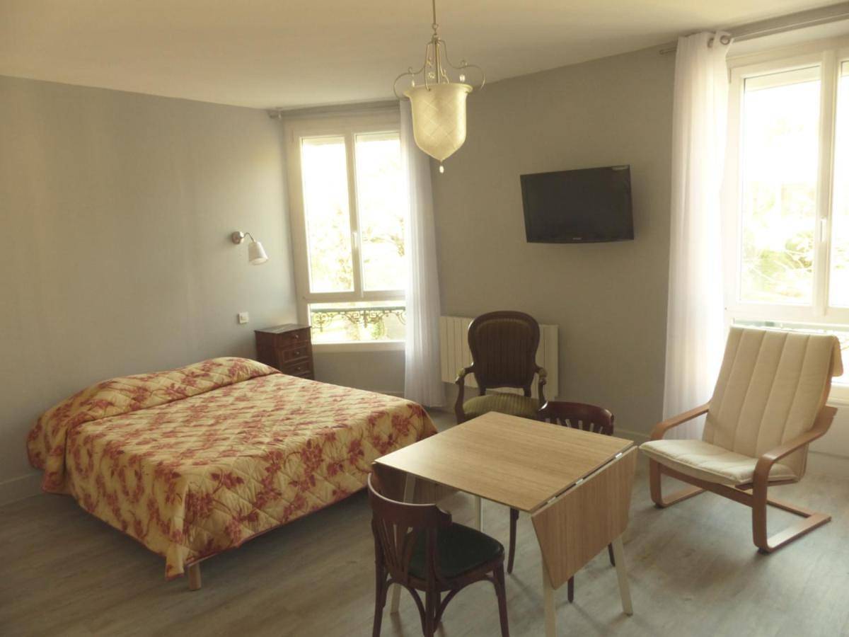 Double Room in Bourbon-l'Archambault, Allier