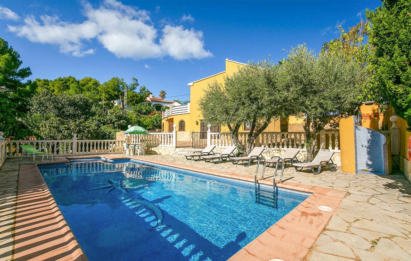 Retiro en Oliva con piscina, terraza y barbacoa, cerca de la ciudad y del río in Tossal Gros d'en Carros, Oliva