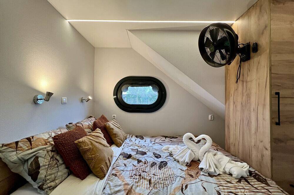 Geheel appartement, New - Little Asia - Houseboat on a lake near Amsterdam with Sauna in Vinkeveen, Groene Hart