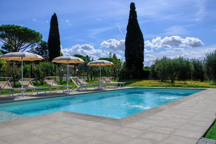 Casa vacanza per 4 persone, con Giardino e Piscina a Bibbona