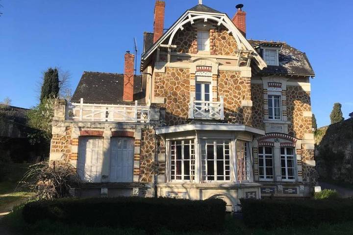 Location de vacances pour 12 personnes, avec vue et piscine ainsi que jardin et balcon à Le Thoureil