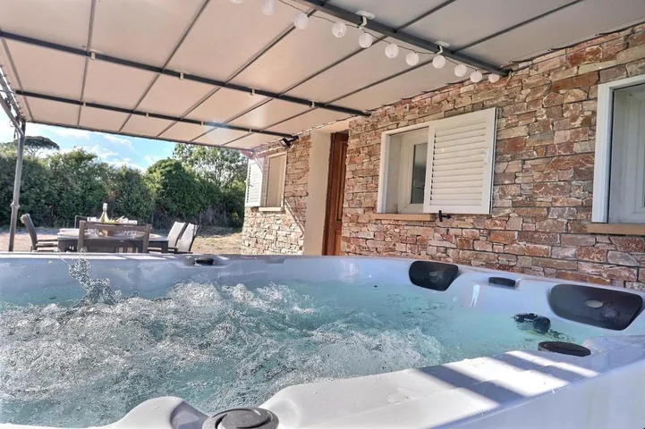 Casa de vacaciones para 4 personas, con jardín además de jacuzzi y terraza - 1