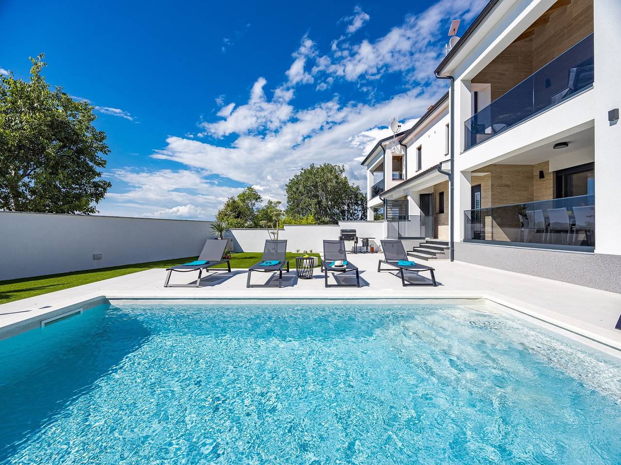 Villa in Pula near Hidrobaza Beach in Stinjan, Pula
