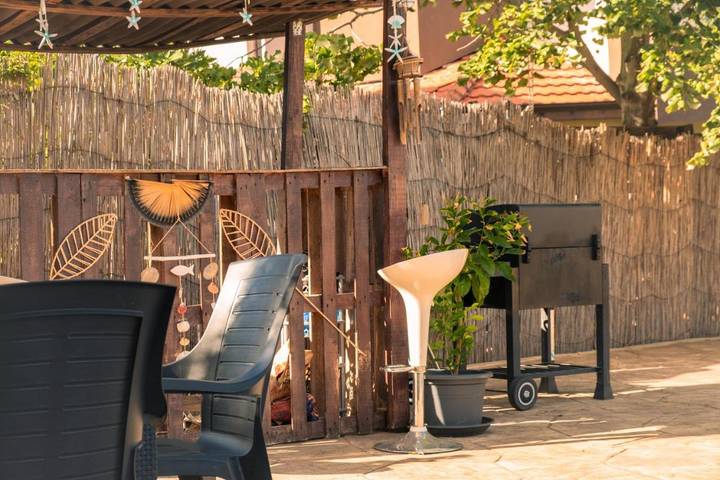 Ferienhaus für 8 Personen, mit Balkon und Terrasse sowie Garten und Pool in Bulgarien - 4