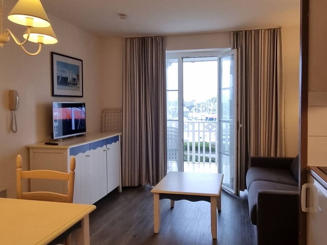 Entire apartment, T2 Apartment for 4 with terrace, pets allowed and parking in Arzon in Kerjouanno, Arzon
