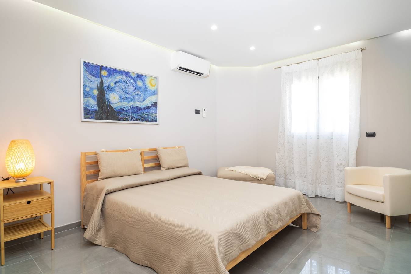 Appartamento intero, Appartamento "Dharma" con vista sulle montagne, terrazza e Wi-Fi in Chianchitta-Pallio, Giardini-Naxos
