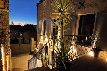 Location de vacances pour 8 personnes, avec jardin à Sainte-Anastasie