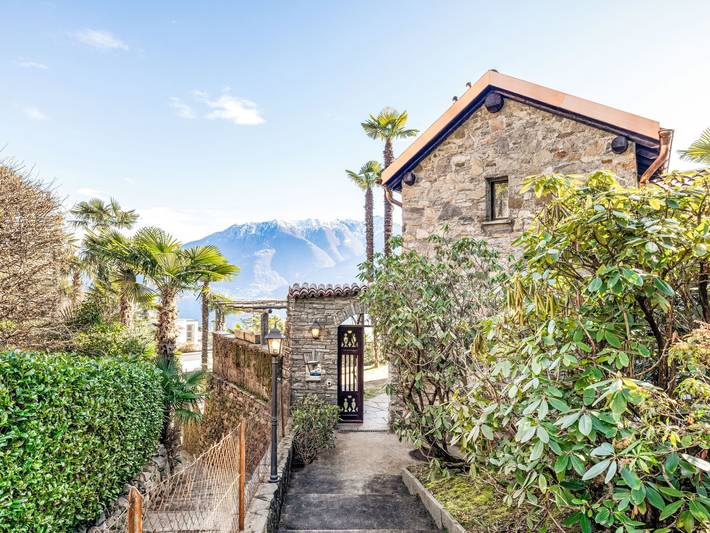 Ferienhaus für 4 Personen, mit Terrasse und Garten sowie Ausblick und Seeblick in Locarno