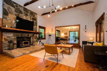 Vacation Home for 16 Guests in Blue Ridge Mountains, North Carolina, Picture 2