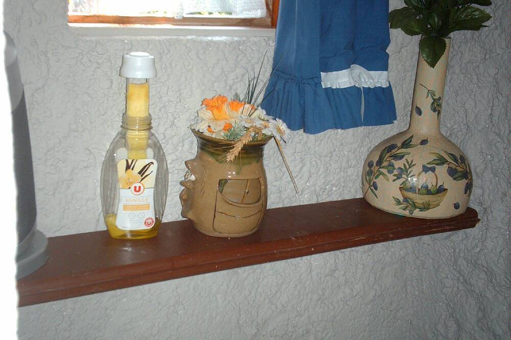 Room 13 M2 Independent Entry in Régusse, Brignoles region