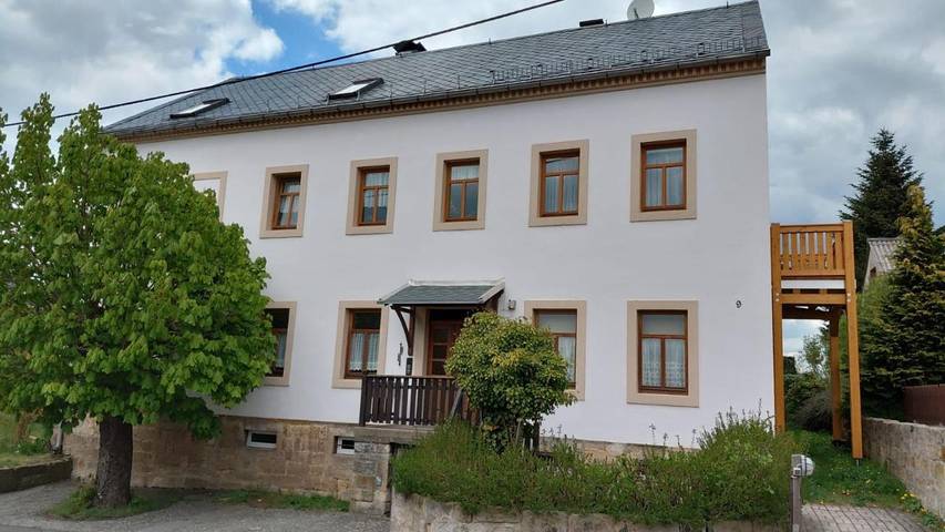 Ferienwohnung für 5 Personen, mit Balkon und Terrasse sowie Garten und Ausblick
