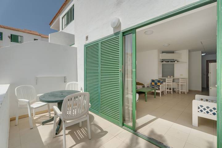 Ganze Wohnung, Ferienwohnung 'Alondras E107' mit Meerblick, Gemeinschaftspool und WLAN in Callao de la Cochina (Arona), Arona