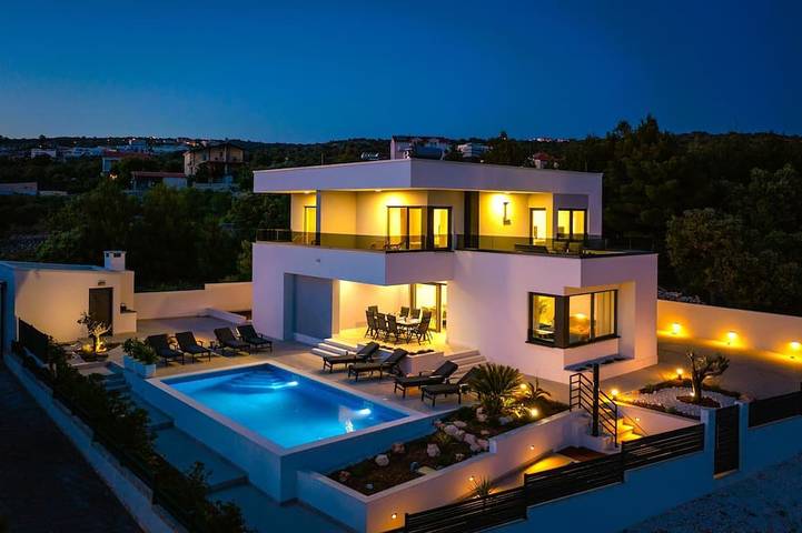 Ferienhaus für 8 Personen, mit Garten und Whirlpool in Marina
