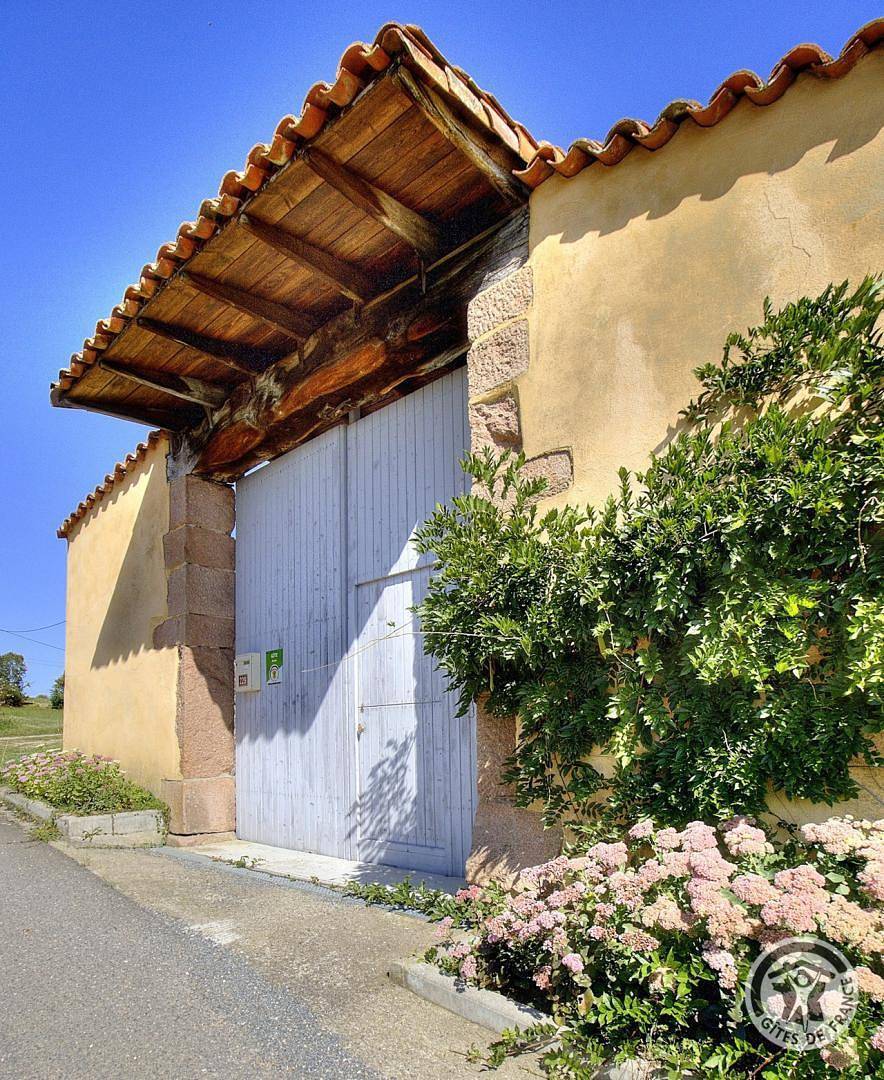 Gîte für 12 Personen mit Pool in Pomeys, Lyon und Umgebung