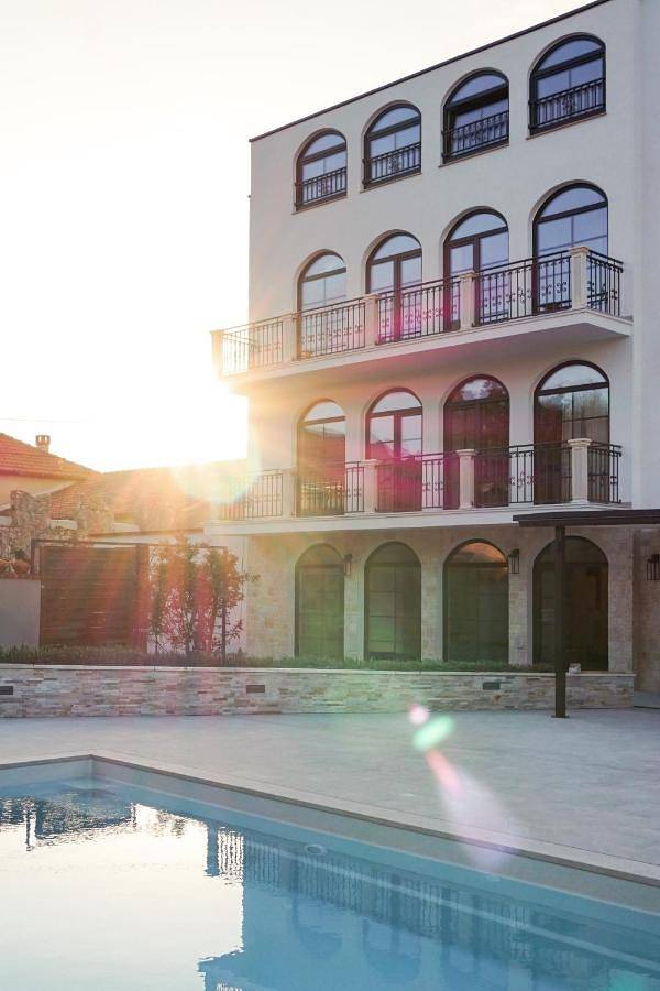 Hotel para 3 personas, con piscina y jardín - 1