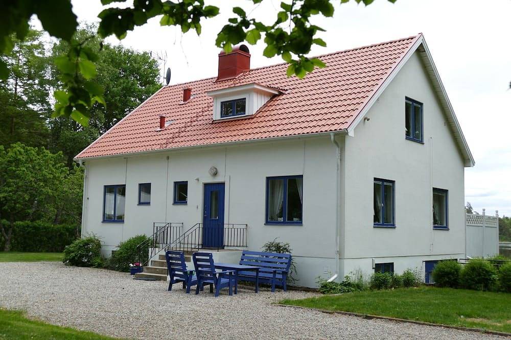 Wunderbares Ferienhaus direkt am Åsnensee mit Booten, Kanus, Internet und deutschen Fernsehen in Alshult, Asnen