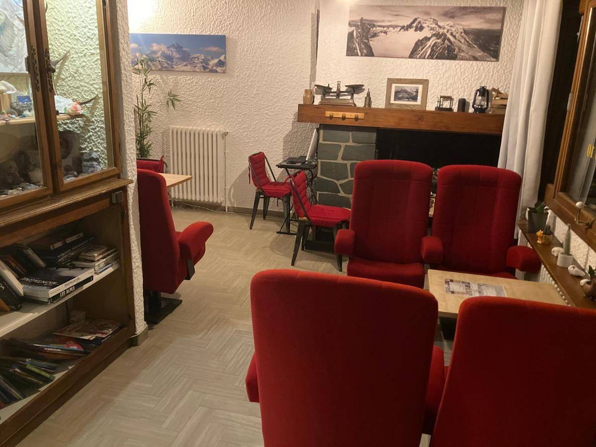 Hotel La Chaumière Garage Moto gratuit À 150 m de la gare Sncf et Tmb in Le Fayet (Saint-Gervais-les-Bains), Saint-Gervais-les-Bains