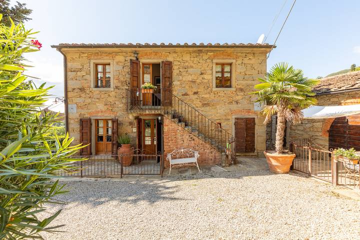 Casa vacanza per 3 persone, con idromassaggio e sauna nonché balcone, con animali domestici a Castiglion Fiorentino