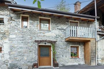 Gîte pour 5 personnes, avec jardin dans Fénis