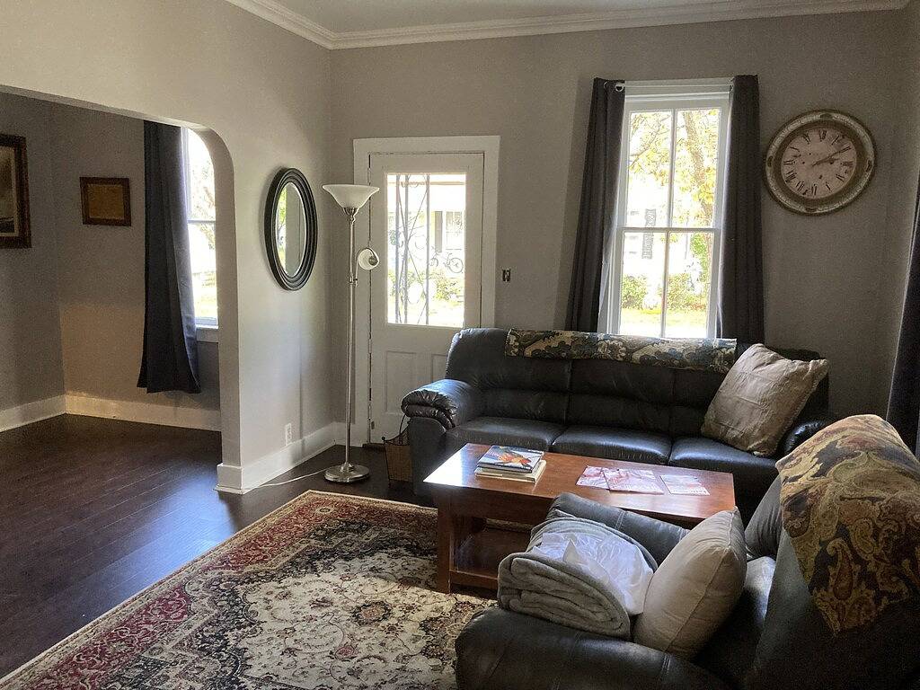 4 Bedroom Home In Manistee Mi. Walk to the Lake! Deck! in Manistee, Manistee County