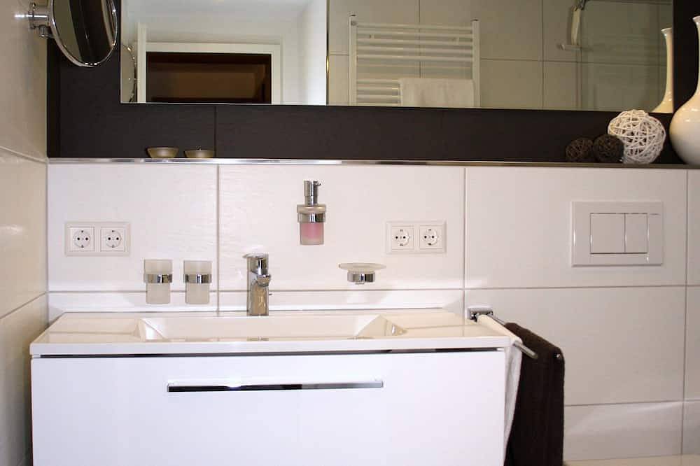 Ganze Wohnung, Exclusive **** Fewo im Schwarzwald nähe Europa-Park, Pool mit Panoramablick in Schuttertal, Hochschwarzwald