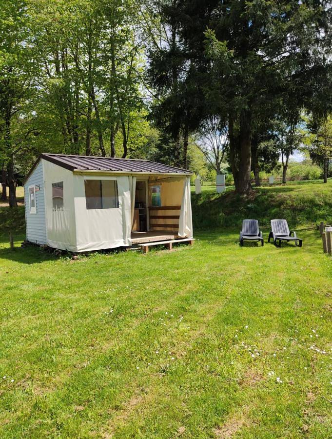 Camping pour 4 personnes, avec Terrasse ainsi que Vue sur le lac et Vue