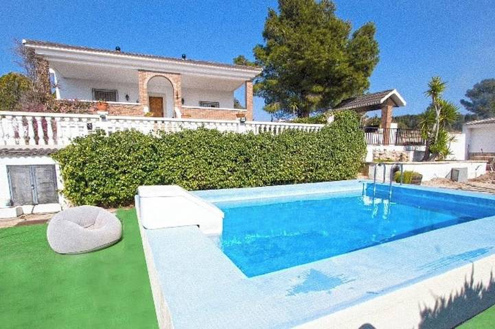 Chalet para 8 personas, con jardín, Se admiten mascotas en Tortosa