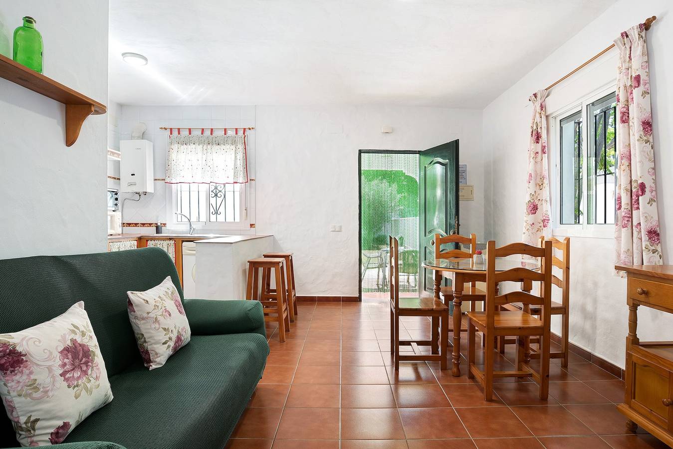 Casa de vacaciones "Casa Paqui 2" con piscina compartida, terraza privada y Wi-Fi in Conil de la Frontera, Costa de la Luz