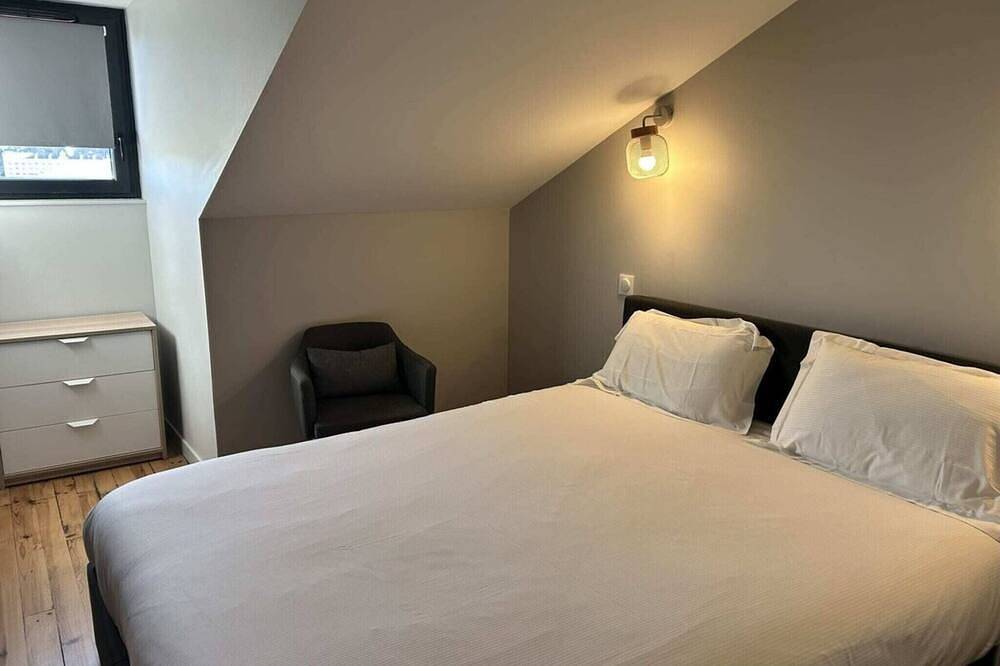 Entire apartment, Apartment 6 people air-conditioned family type 2 bedrooms + sofa bed Puy de Dôme 302 in Châtel-Guyon, Volcans d'Auvergne Regional Nature Park