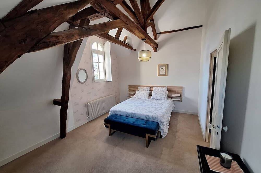 Family manor house in Bouchemaine, Angers region