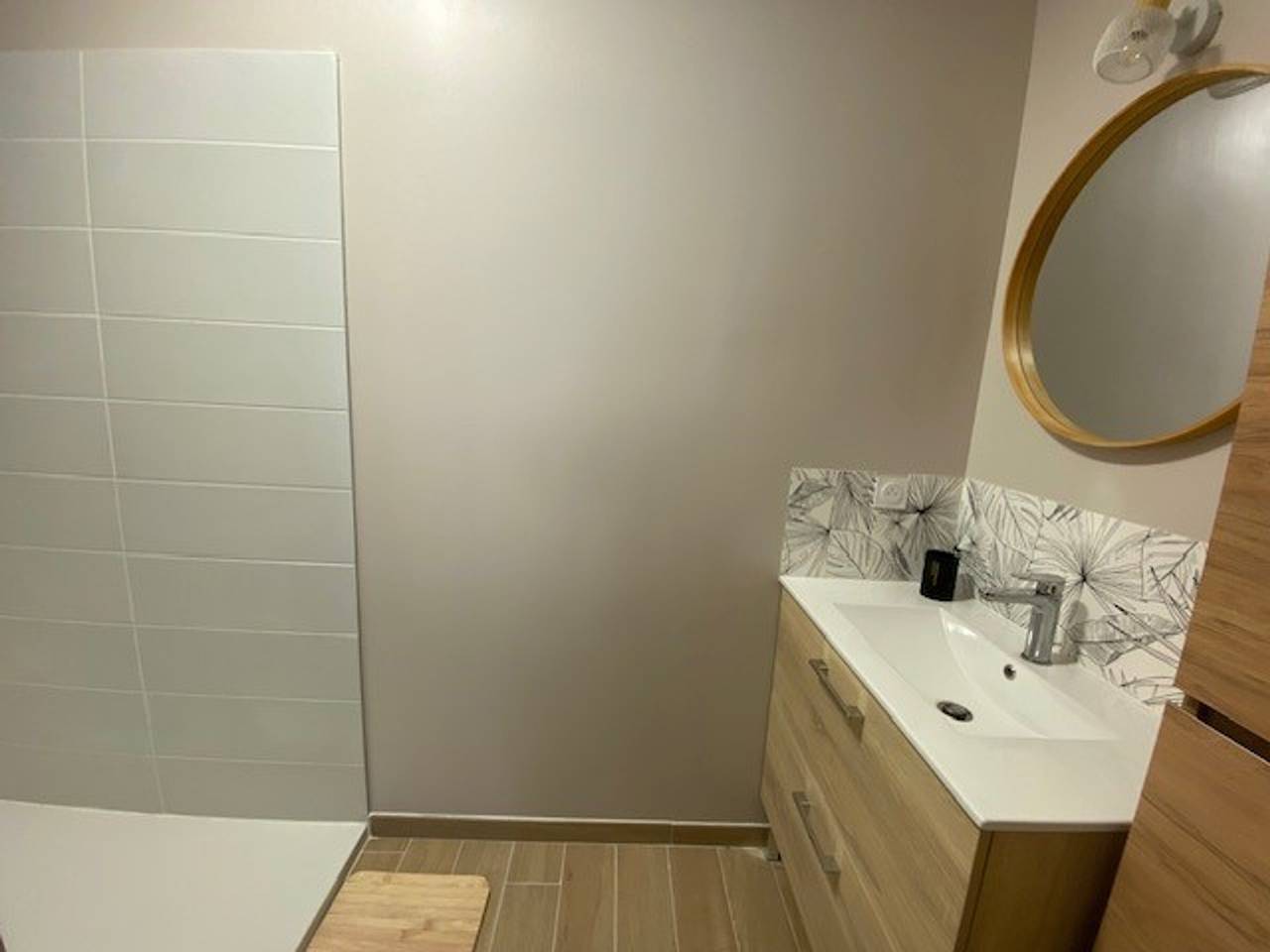 Villa nueva tranquila con jardín, aire acondicionado y Wi-Fi in Balaruc-les-Bains, Côte d'Améthyste