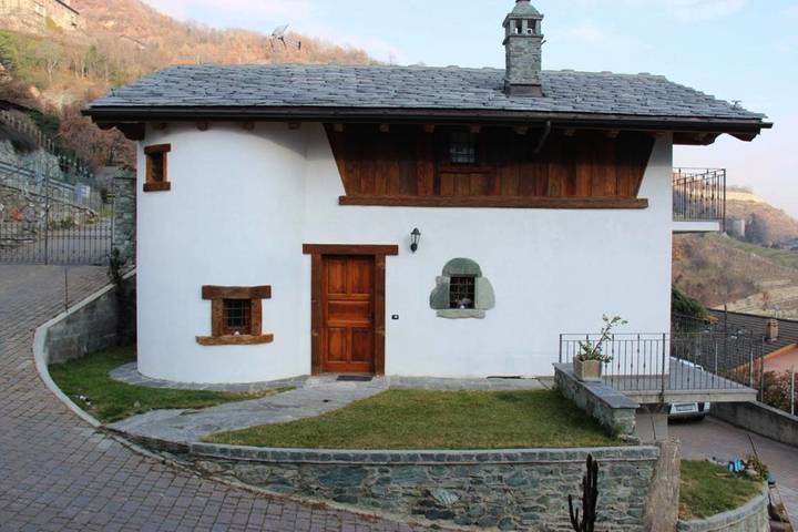Villa per 12 persone, con Balcone e Idromassaggio nonché Terrazza e Giardino in Valle d'Aosta