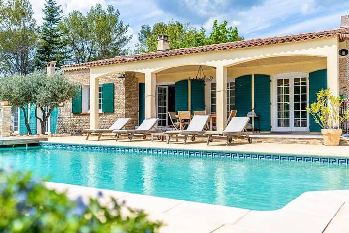 Location de vacances pour 10 personnes, avec Terrasse et Jardin ainsi que Piscine et Vue à Rougiers