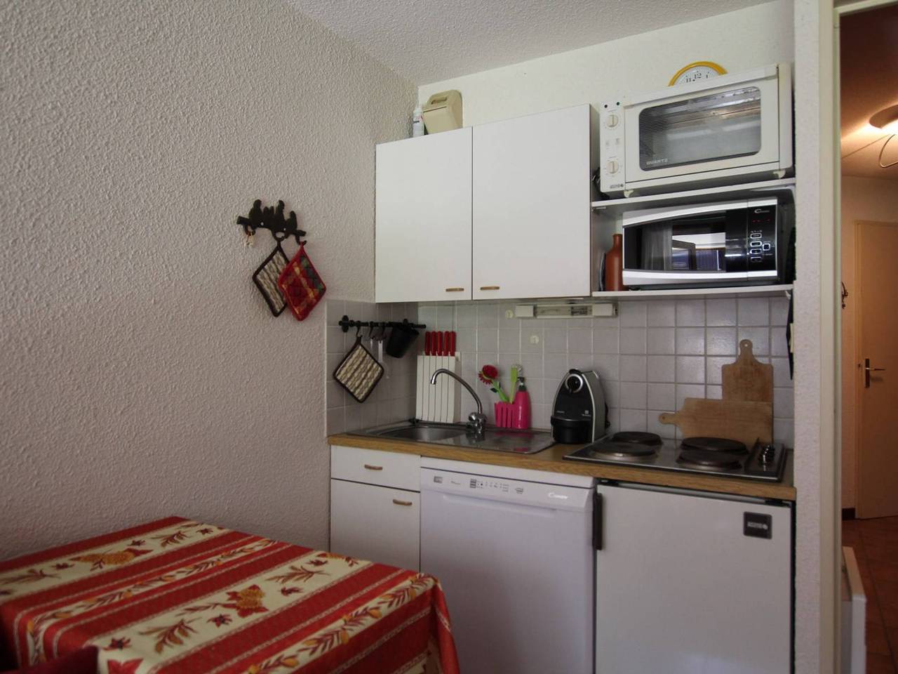 Apartamento entero, Apartamento alpino: 6 personas, 3 dormitorios, acepta mascotas, cerca pistas, terraza, wifi opcional. in Montgenèvre, Briançon region