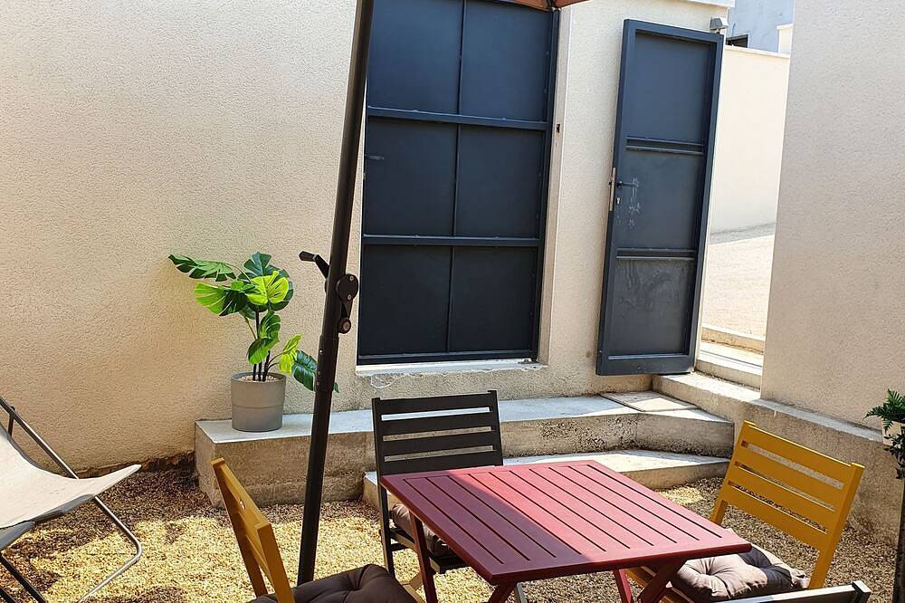 Entire apartment, New gite with private spa in Jonquerettes, Vaucluse