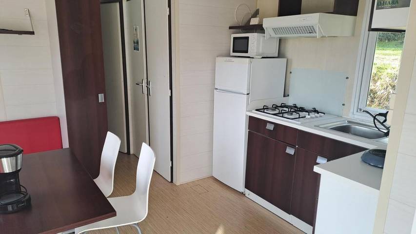 Location de vacances pour 6 personnes, avec vue et terrasse ainsi que vue sur le lac et piscine, animaux acceptés à Pont-de-Salars - 4