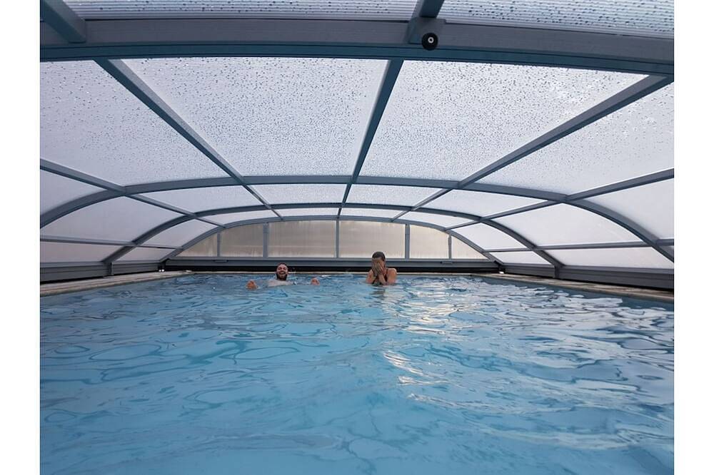 3 bedroom house and Tv lounge, private swimming pool, 50 ha forest, ponds, tennis court in Fontaines-en-Sologne, Sologne