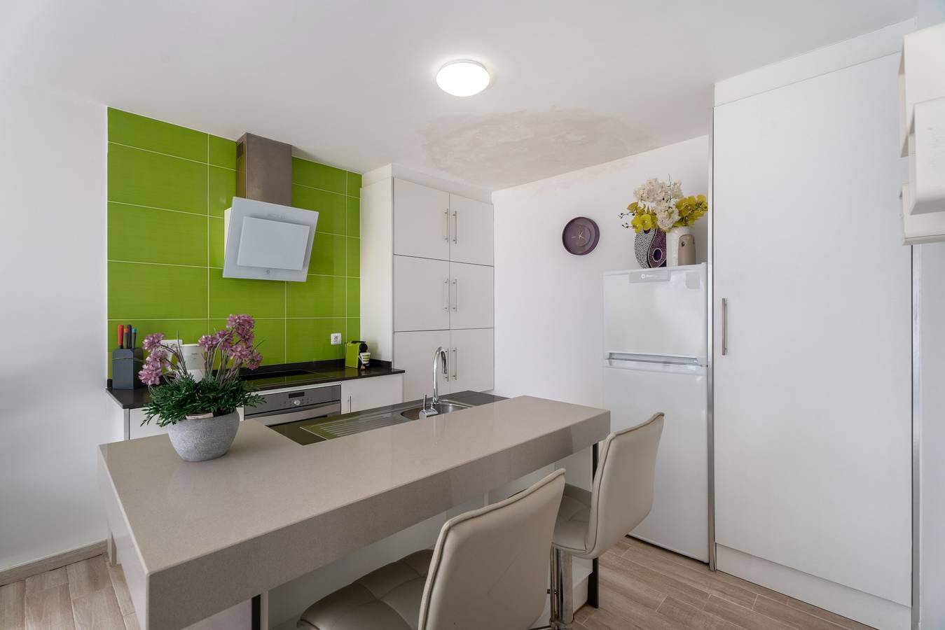 Ganze Wohnung, Urlaub 'Vincelina' mit Gemeinschaftspool, privater Terrasse und Wi-Fi in Costa del Silencio, Arona