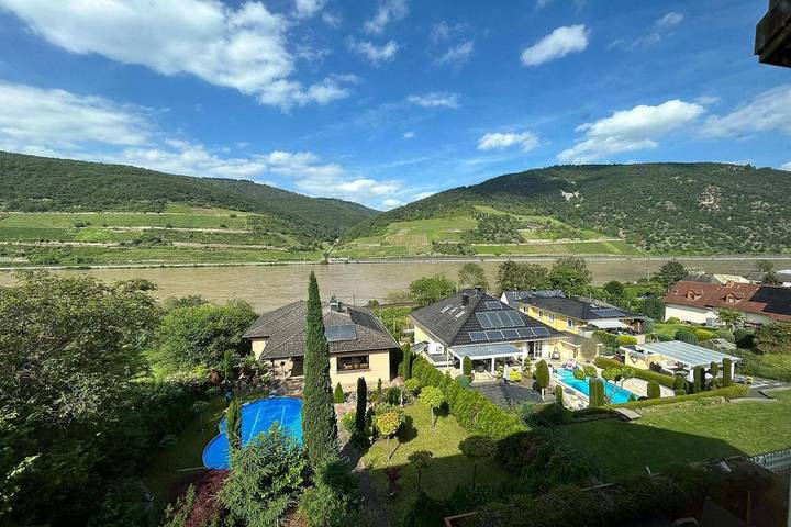 Villa für 10 Personen, mit Balkon und Whirlpool sowie Terrasse und Garten