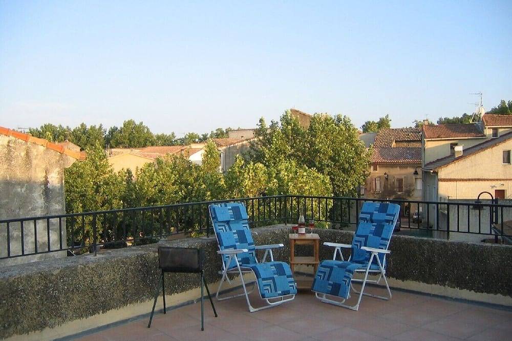 Village house with large roof top terrace in Provence in Bédarrides, Vaucluse